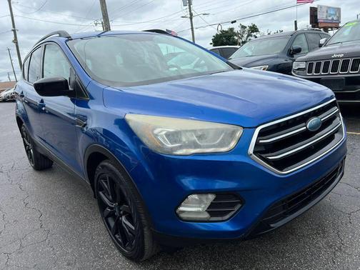 Lightning Blue Metallic 2017 Ford Escape SE