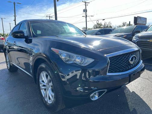 2017 INFINITI QX70 Base
