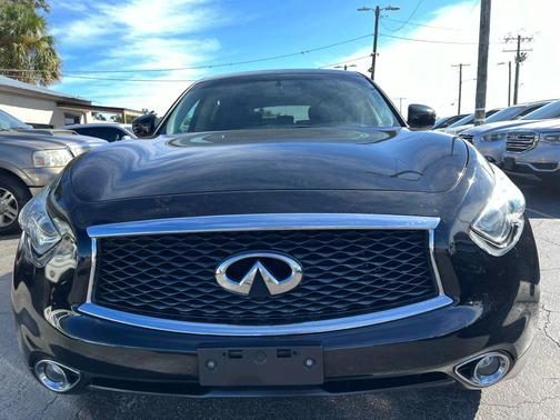 2017 INFINITI QX70 Base
