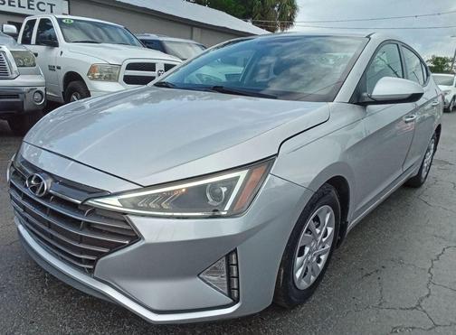 2019 Hyundai ELANTRA SE