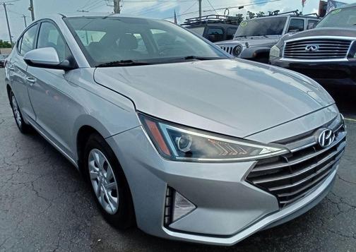 2019 Hyundai ELANTRA SE