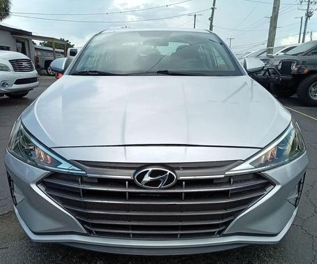 2019 Hyundai ELANTRA SE