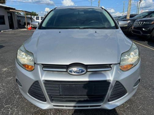 Silver 2014 Ford Focus SE