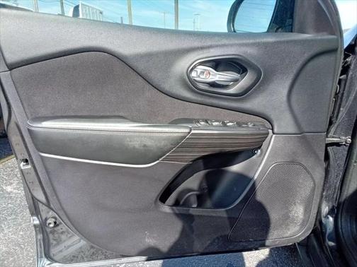 2015 Jeep Cherokee Sport