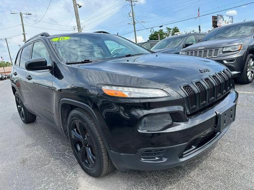Brilliant Black Crystal Pearlcoat 2016 Jeep Cherokee Sport