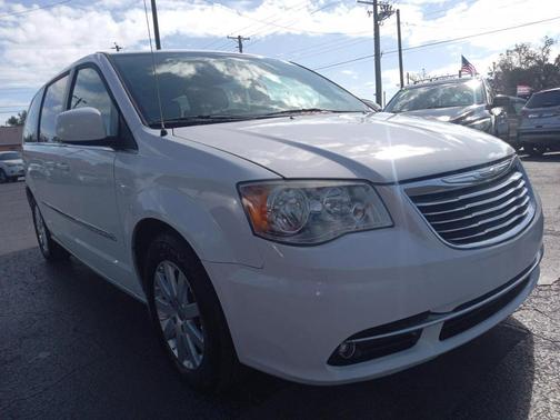 2016 Chrysler Town & Country Touring