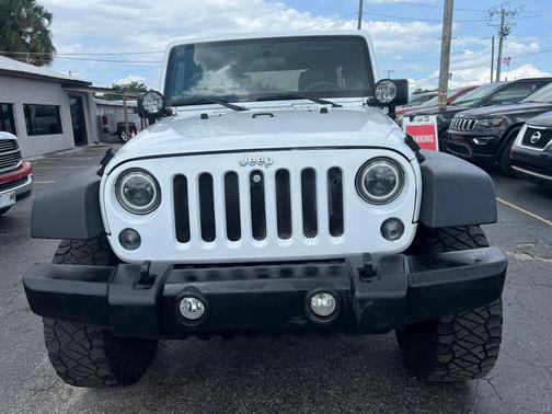 Bright White Clearcoat 2014 Jeep Wrangler Unlimited Sport