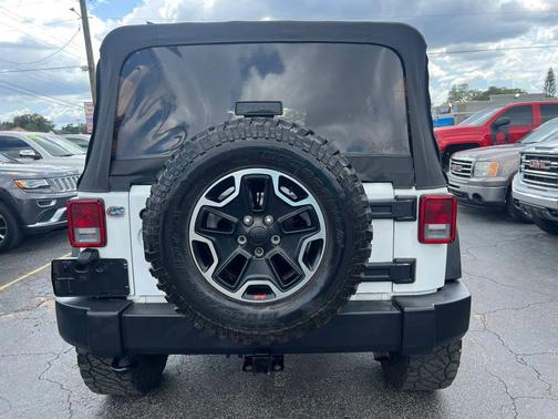 Bright White Clearcoat 2014 Jeep Wrangler Unlimited Sport