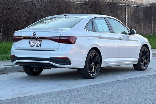 2025 Volkswagen Jetta 1.5T SE