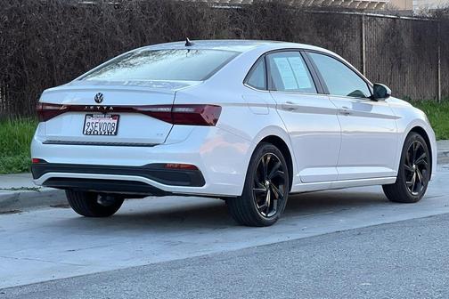 2025 Volkswagen Jetta 1.5T SE