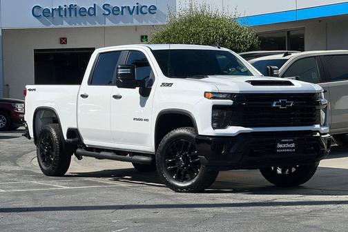 Summit White 2026 Chevrolet Silverado 2500 Custom