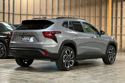 Sterling Gray Metallic 2026 Chevrolet Trax FWD 2RS