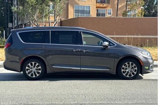 2022 Chrysler Pacifica L