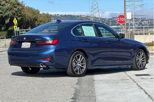 2022 BMW 330e iPerformance