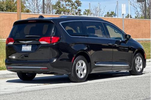 2017 Chrysler Pacifica Touring-L Plus