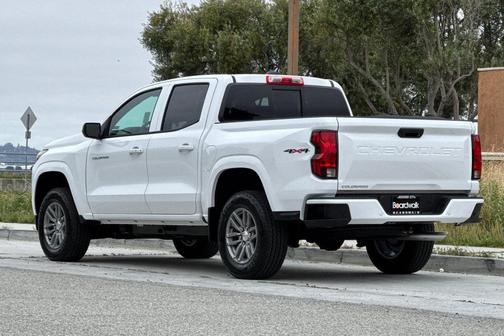 Summit White 2026 Chevrolet Colorado LT