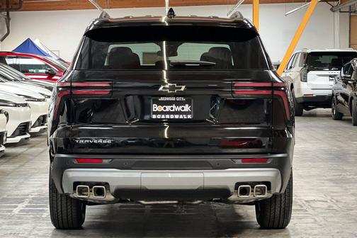 Mosaic Black Metallic 2026 Chevrolet Traverse LT
