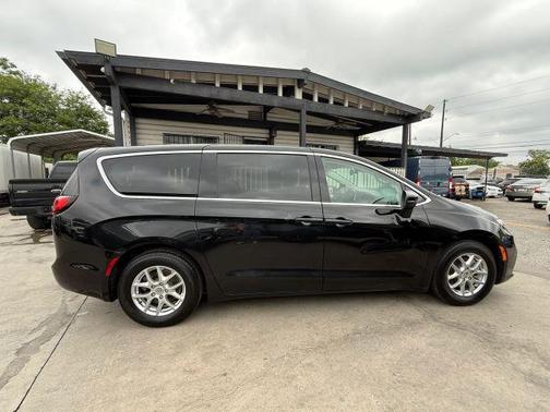 Black 2023 Chrysler Pacifica Touring-L