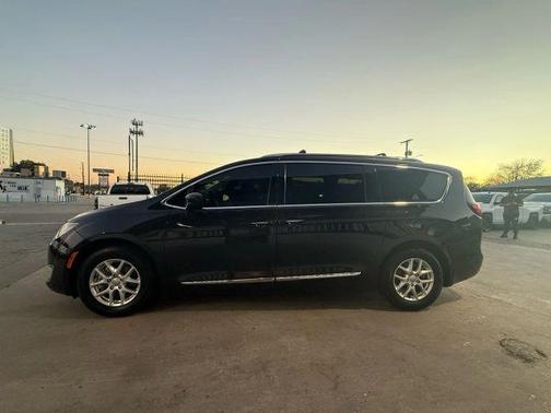 2020 Chrysler Pacifica Touring-L