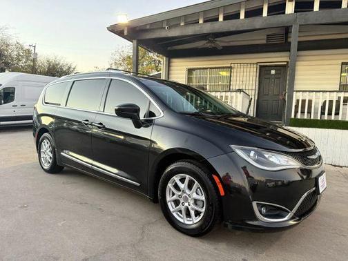 2020 Chrysler Pacifica Touring-L