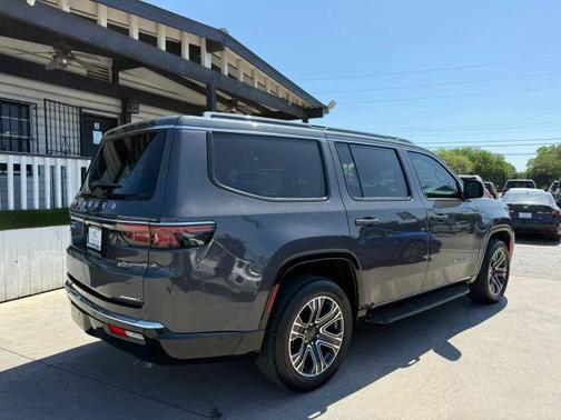 Gray 2022 Jeep Wagoneer Series III