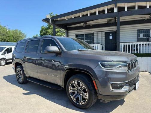 Gray 2022 Jeep Wagoneer Series III