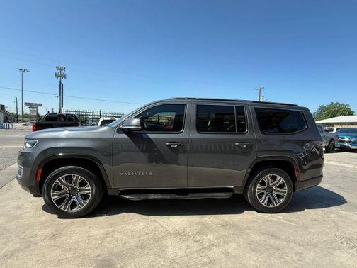 Gray 2022 Jeep Wagoneer Series III