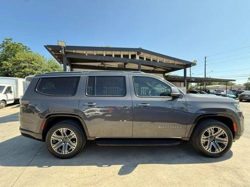 Gray 2022 Jeep Wagoneer Series III