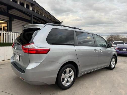 2017 Toyota Sienna LE