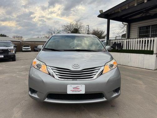 2017 Toyota Sienna LE