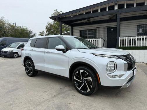 2022 Mitsubishi Outlander SE