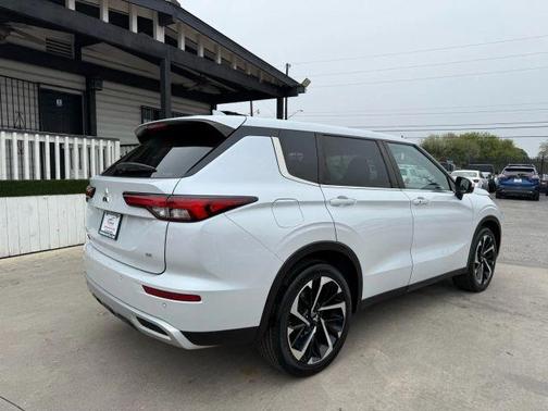 2022 Mitsubishi Outlander SE
