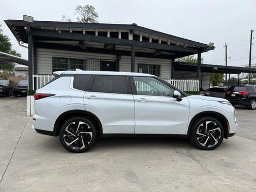 2022 Mitsubishi Outlander SE