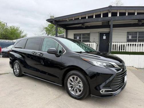 2022 Toyota Sienna XLE