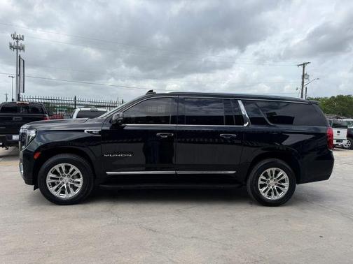 Black 2021 GMC Yukon XL SLT