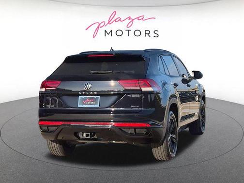 Deep Black Pearl 2023 Volkswagen Atlas Cross Sport 3.6L V6 SEL R-Line