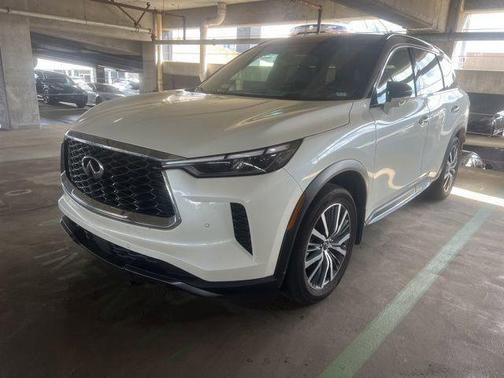 Majestic White/Black Obsidian 2023 INFINITI QX60 AUTOGRAPH
