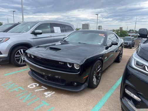 Pitch Black Clearcoat 2016 Dodge Challenger SRT 392