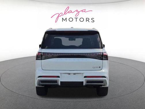 Radiant White 2027 INFINITI QX80 Luxe