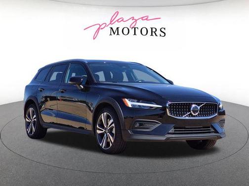Onyx Black Metallic 2025 Volvo V60 Cross Country Plus, B5 AWD Gas (mild hybrid)