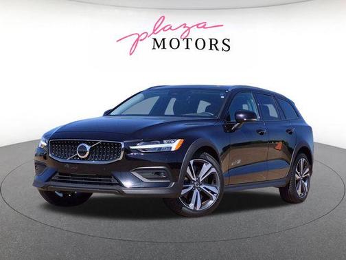 Onyx Black Metallic 2025 Volvo V60 Cross Country Plus, B5 AWD Gas (mild hybrid)