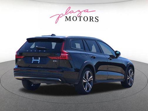 Onyx Black Metallic 2025 Volvo V60 Cross Country Plus, B5 AWD Gas (mild hybrid)