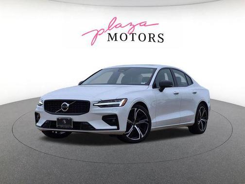 Crystal White Metallic 2023 Volvo S60 B5 Core Dark Theme