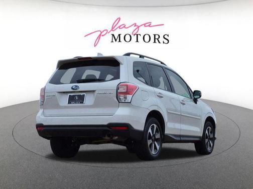 Crystal White Pearl 2018 Subaru Forester 2.5i Premium