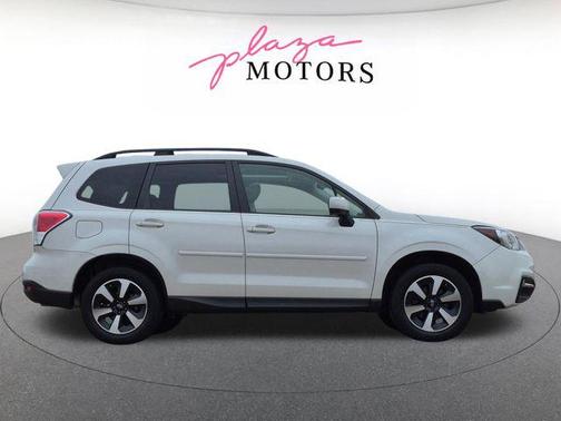 Crystal White Pearl 2018 Subaru Forester 2.5i Premium