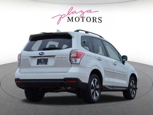 Crystal White Pearl 2018 Subaru Forester 2.5i Premium
