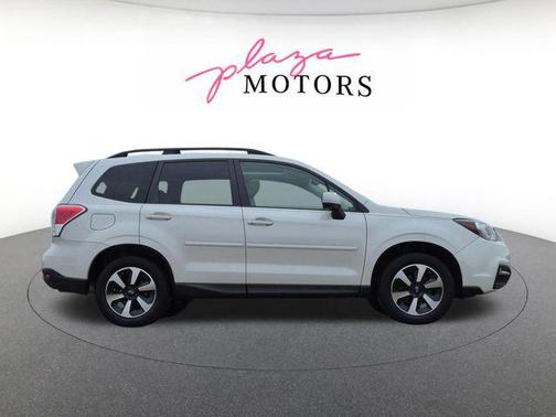 Crystal White Pearl 2018 Subaru Forester 2.5i Premium