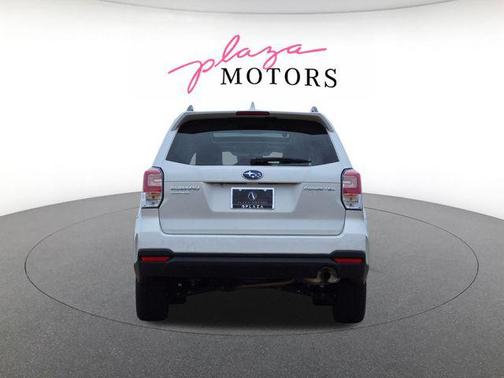 Crystal White Pearl 2018 Subaru Forester 2.5i Premium