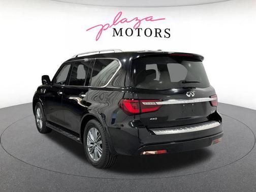 Mineral Black 2024 INFINITI QX80 Luxe