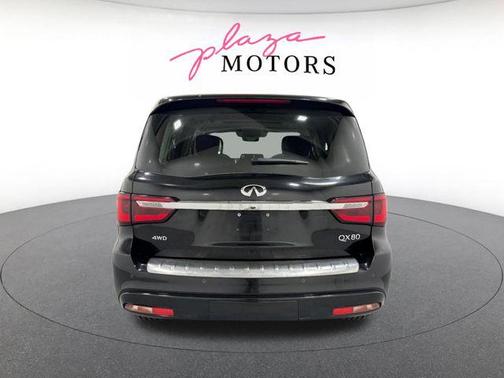 Mineral Black 2024 INFINITI QX80 Luxe